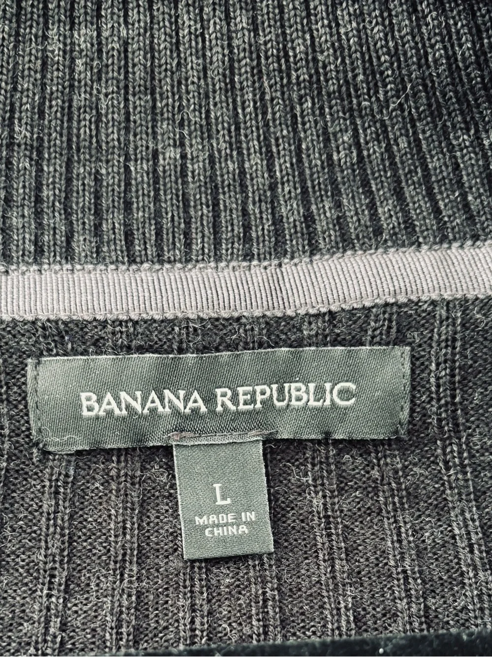 Men's Banana Republic Extra Fine Merino Wool Sweater. 1/2 zip collar snap button